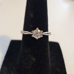 Moissanite Ring 0.5 carat– 925 Sterling Silver – Size 5