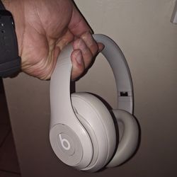 Beats Studio Pro