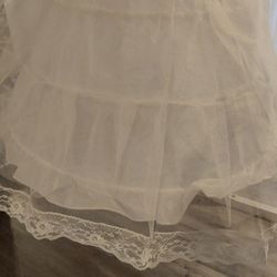 crinolina  for  quinceañera drees . 