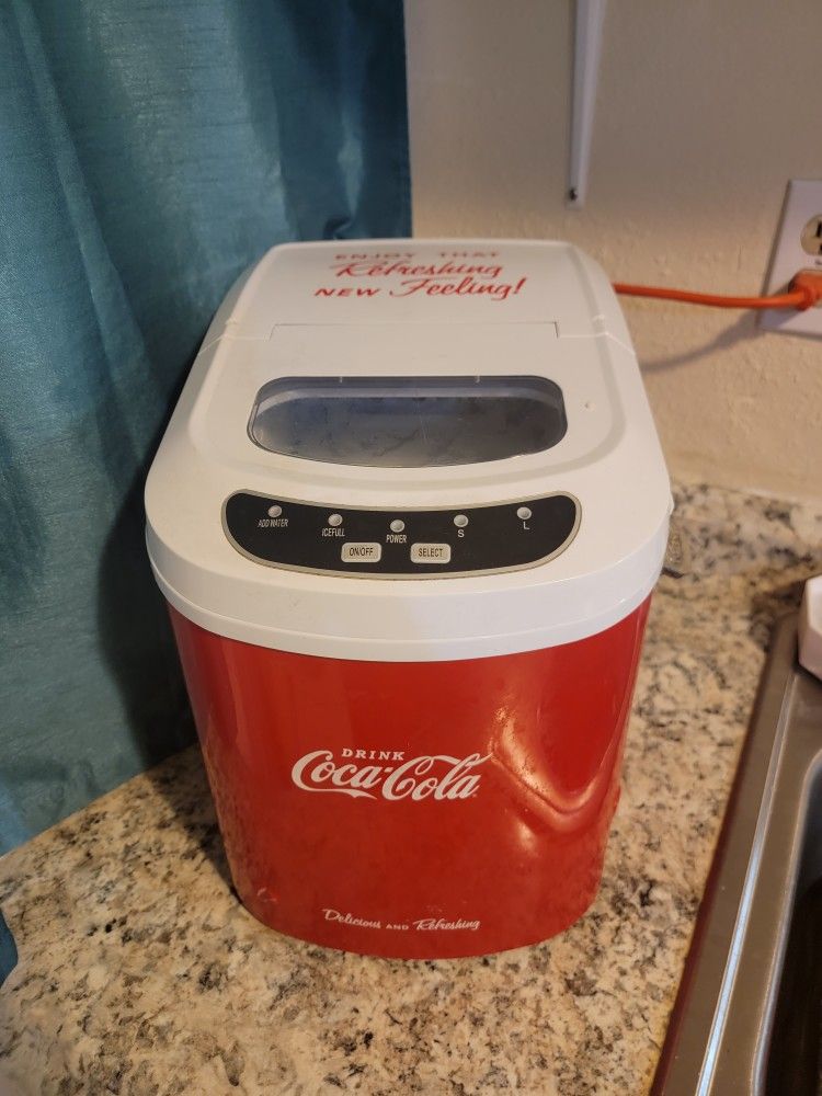 Nostalgia Coca-Cola Ice Maker