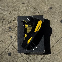Jordan 4 Yellow Thunder 