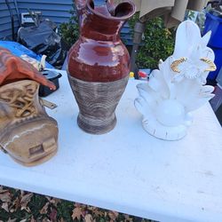 CEREMIC COOKIE JAR, VASE. AND CEREMIC TABLE LAMP.  ALL IN EXCELLENT CONDITION,  $10 EACH , FIRM