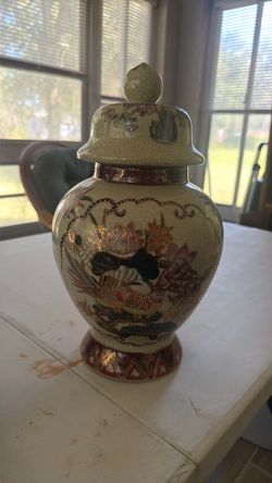 Chinese- Japanese vase - urn