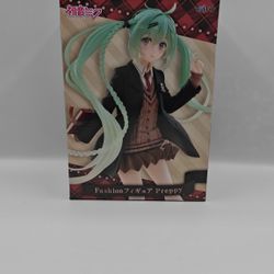 Taito Hatsune Miku Fashion Figure: Preppy