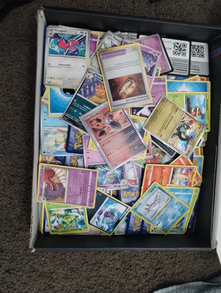 Hundreds Of Pokemon Cards !!
