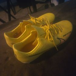 Nike mecurials boys soccer cleats