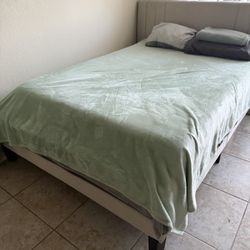 Full Size Bed 