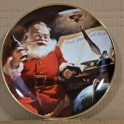 Coca-Cola Santa Plate Making A List