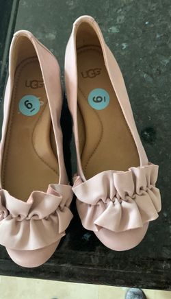 Ugg shoes brand new soft pink color size 6