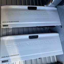 Silverado tailgate New take off with camera and electric lock