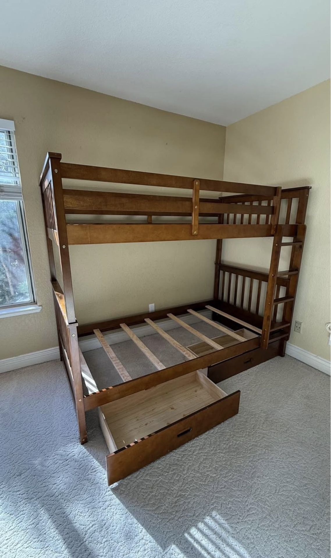 Litera de madera en perfecto estado Twin