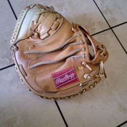 Catcher glove
