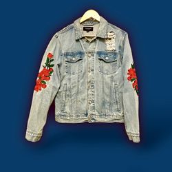 PACSUN FLORAL DISTRESSED TRUCKER DENIM JACKET SIZE S.