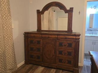 Dresser+ king bed set