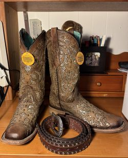 Woman’s Corral Boots Fits 9 1/2 (New) Belt 48 Inches