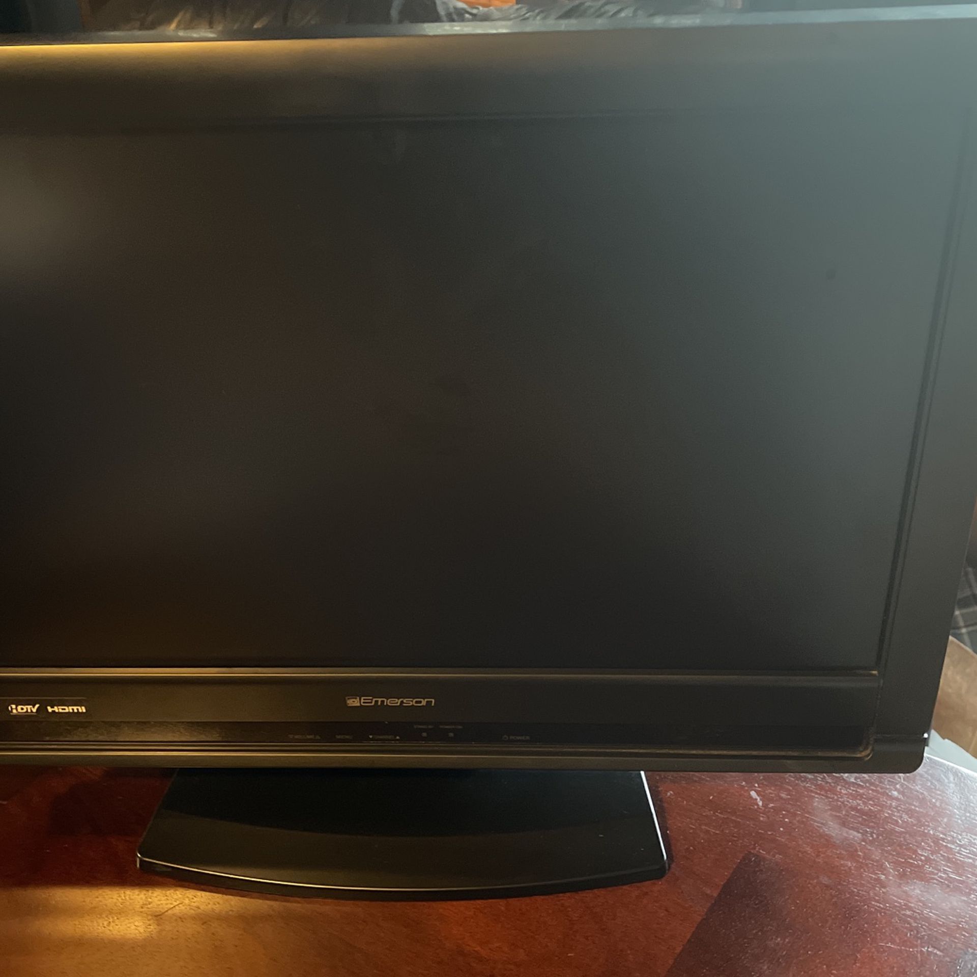Emerson Color Tv 20 Inches In Excellent Condition