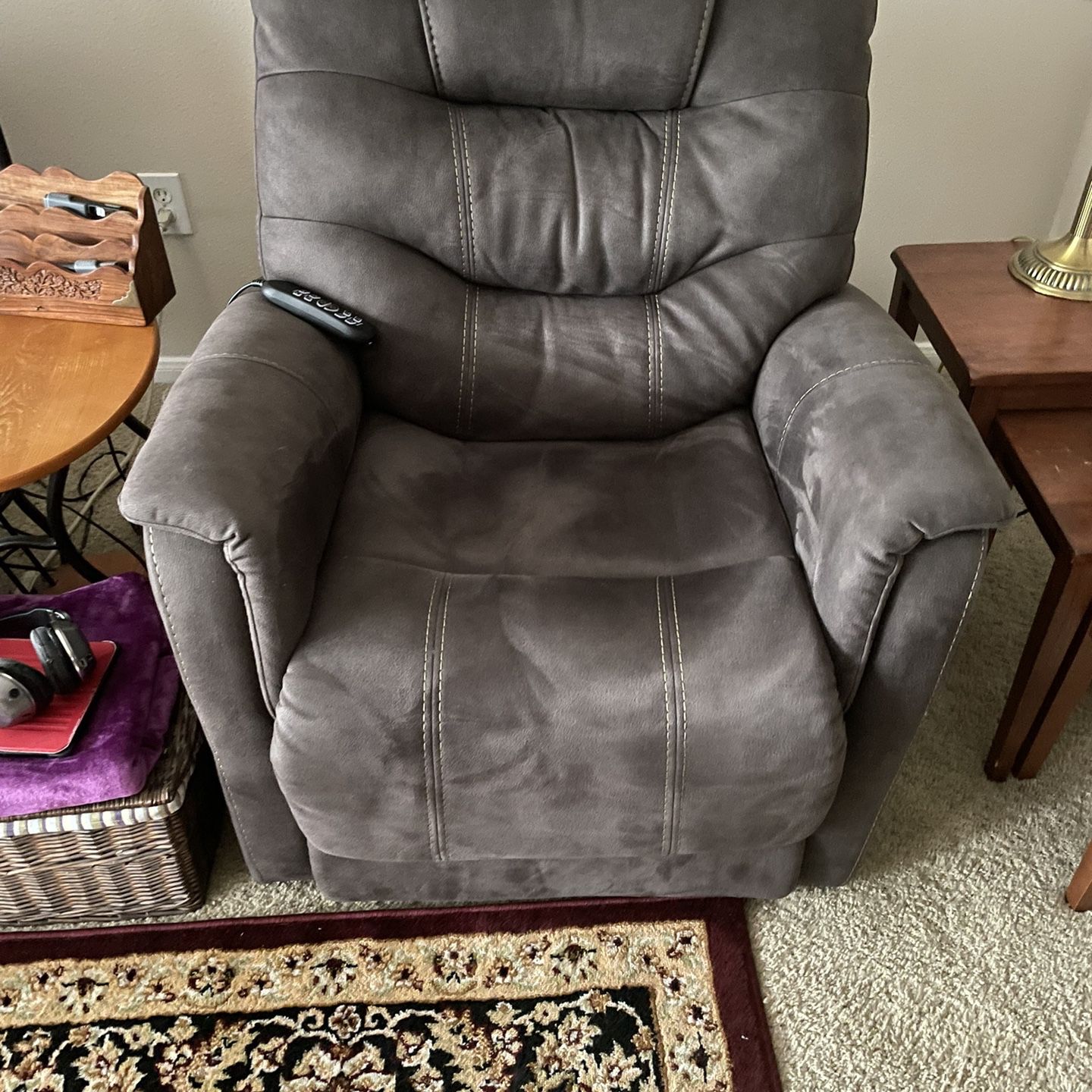 Lift Chair Make An Offer! Moving Sale! Check Out My Other Item! 