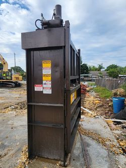 CRAM-A-LOT HYDRAULIC 72 INCH BALER IN GREAT CONDITION