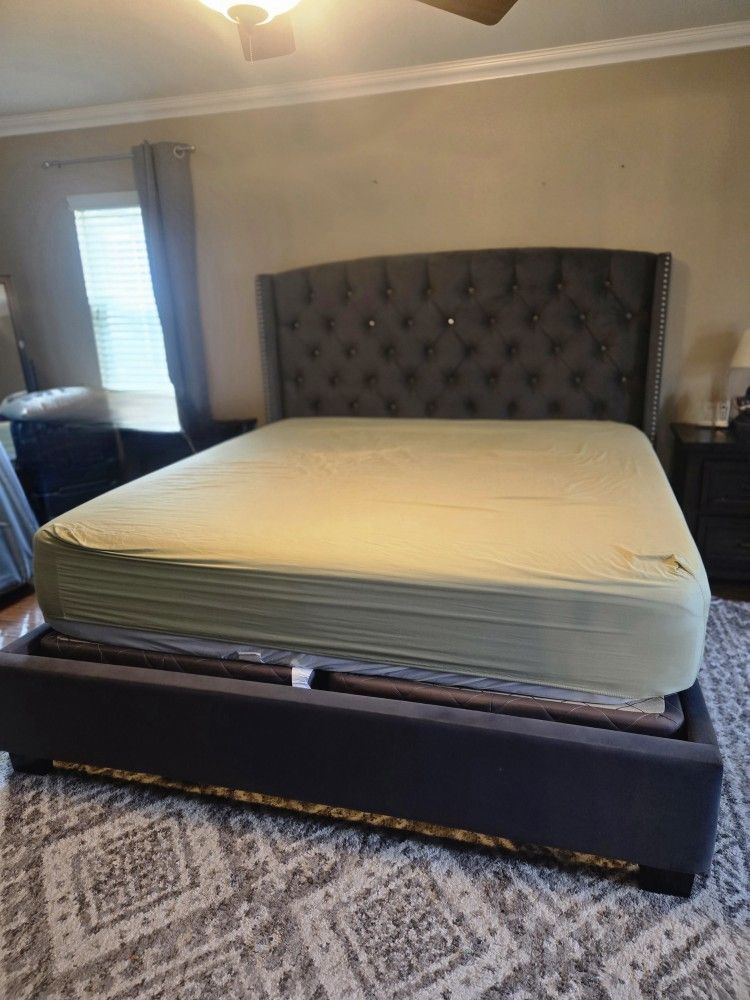 Cali King Matress And Box Springs