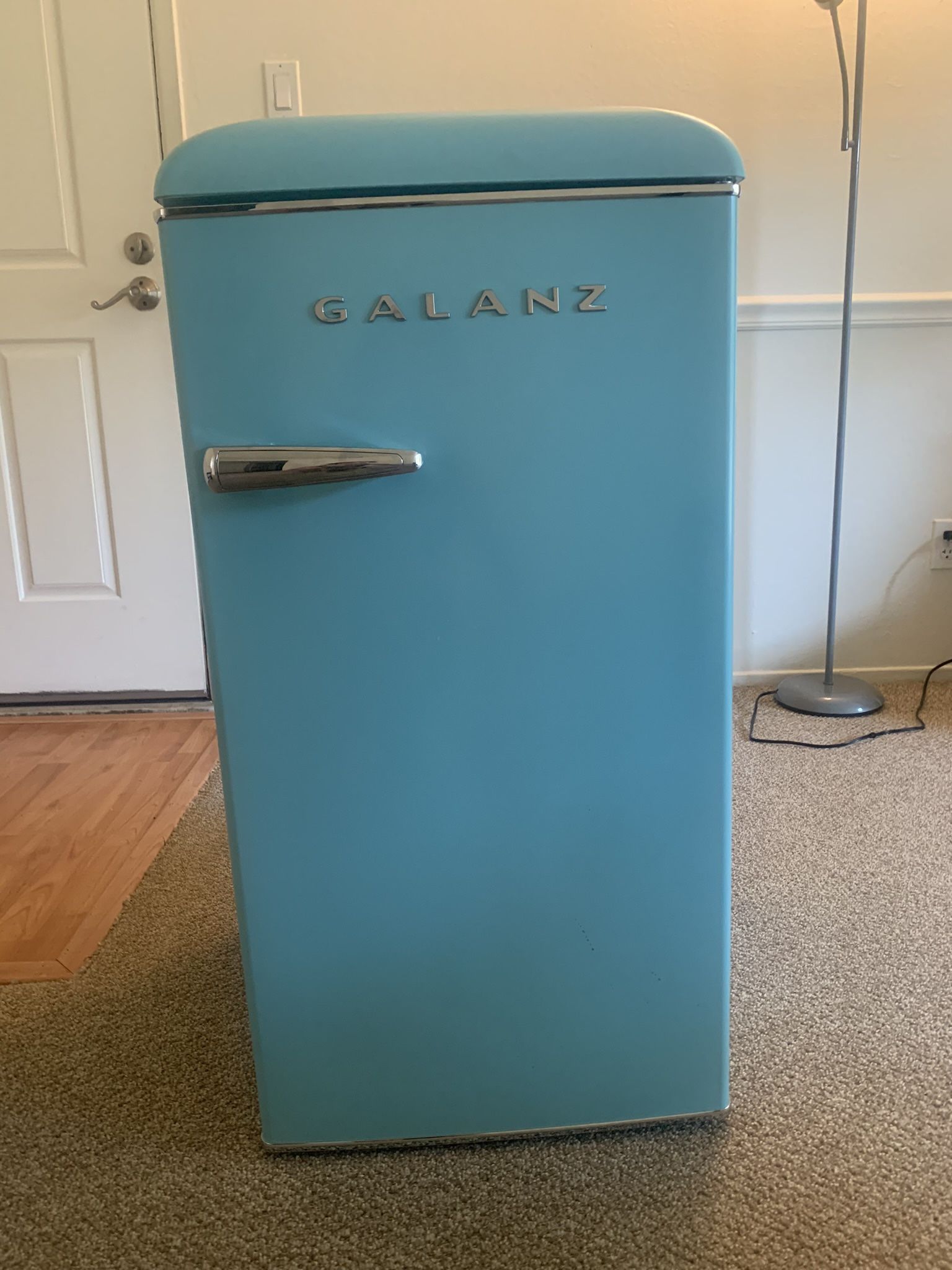Blue Galanz Retro Mini Fridge/ Refrigerator