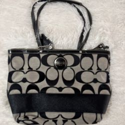 Coach Signature Tote Black & Gray Shoulder Bag (E1020-F15112) EXL Cond