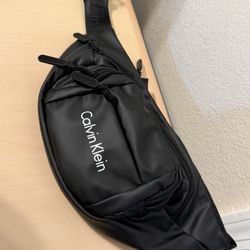 Calvin Klein fanny pack. 4 pockets 