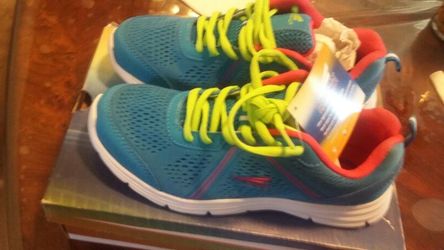 Size 7 new (womens ).