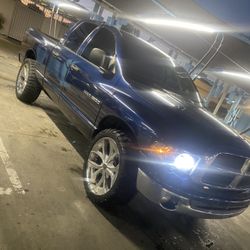 2002 Dodge Ram 1500 V8 6 Speed