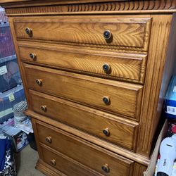 Solid Wood 5-Drawer Dresser – Great Condition