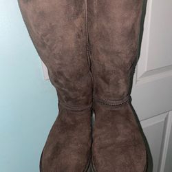 Women's Classic UGG Boots, Brown, Size 8 