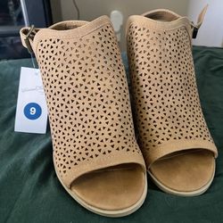 Universal Thread Heels