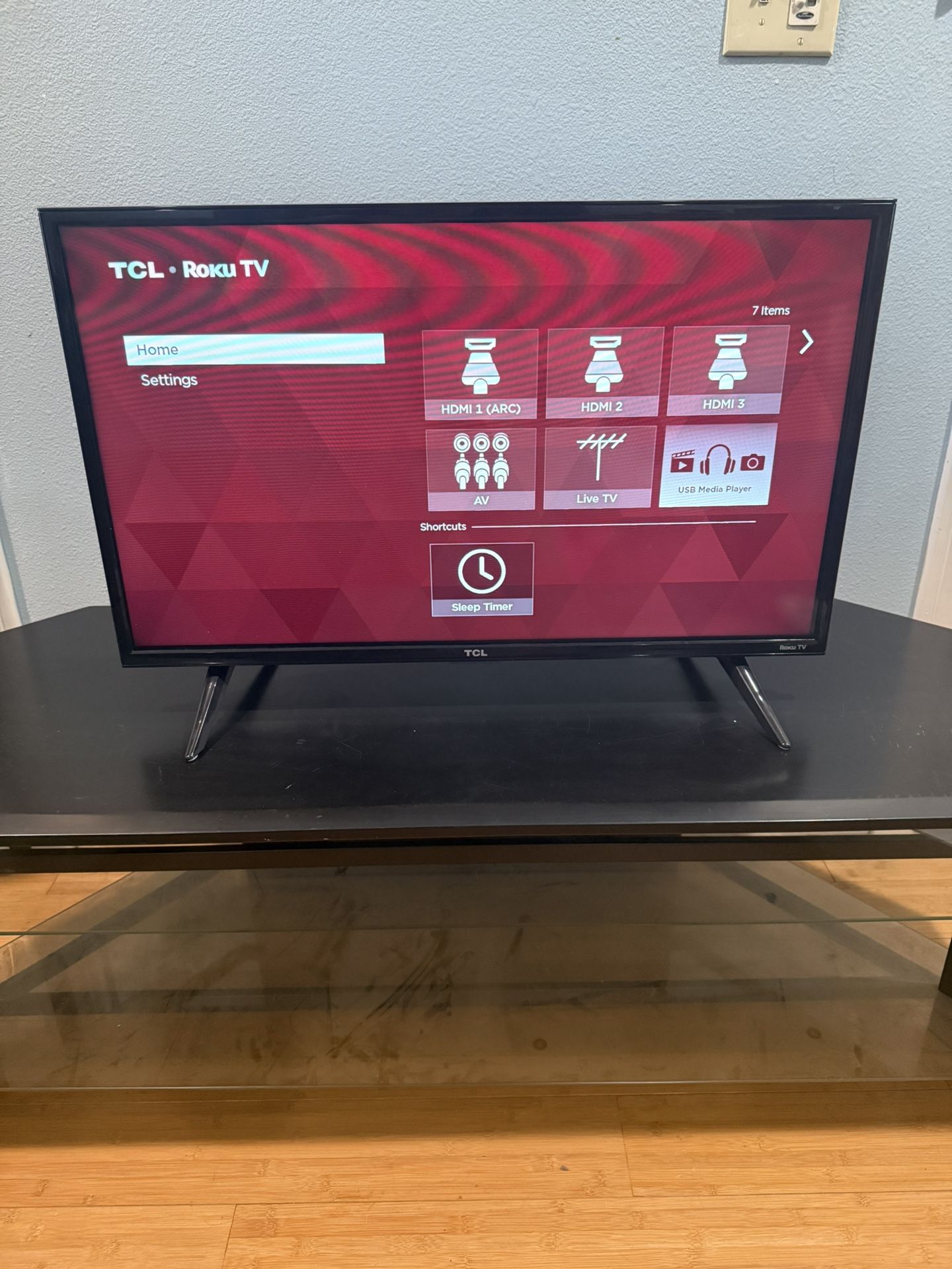 TCL 32S305 32” 720p Roku Smart LED TV (2018) - HDMI, USB, Dolby Audio