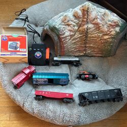 Lionel HO Train Set 1950s & Mix Newer Track/transformer