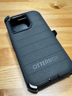 OtterBox Defender Series Case – Gently Used 📱🛡️