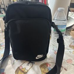 Nike Heritage Crossbody Unisex Black 