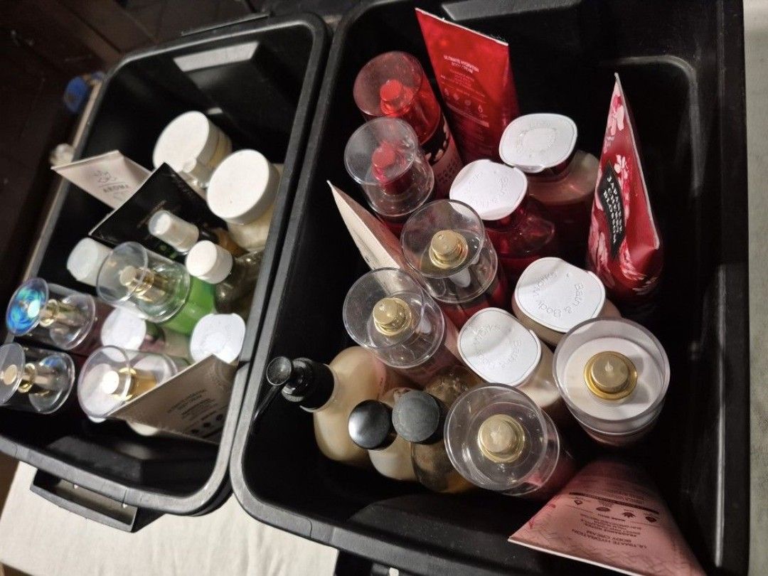 2 Tote Bundle 32pcs Bath And Body