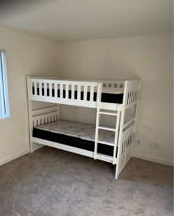 White Wood Twin Bunk Bed with Mattresses