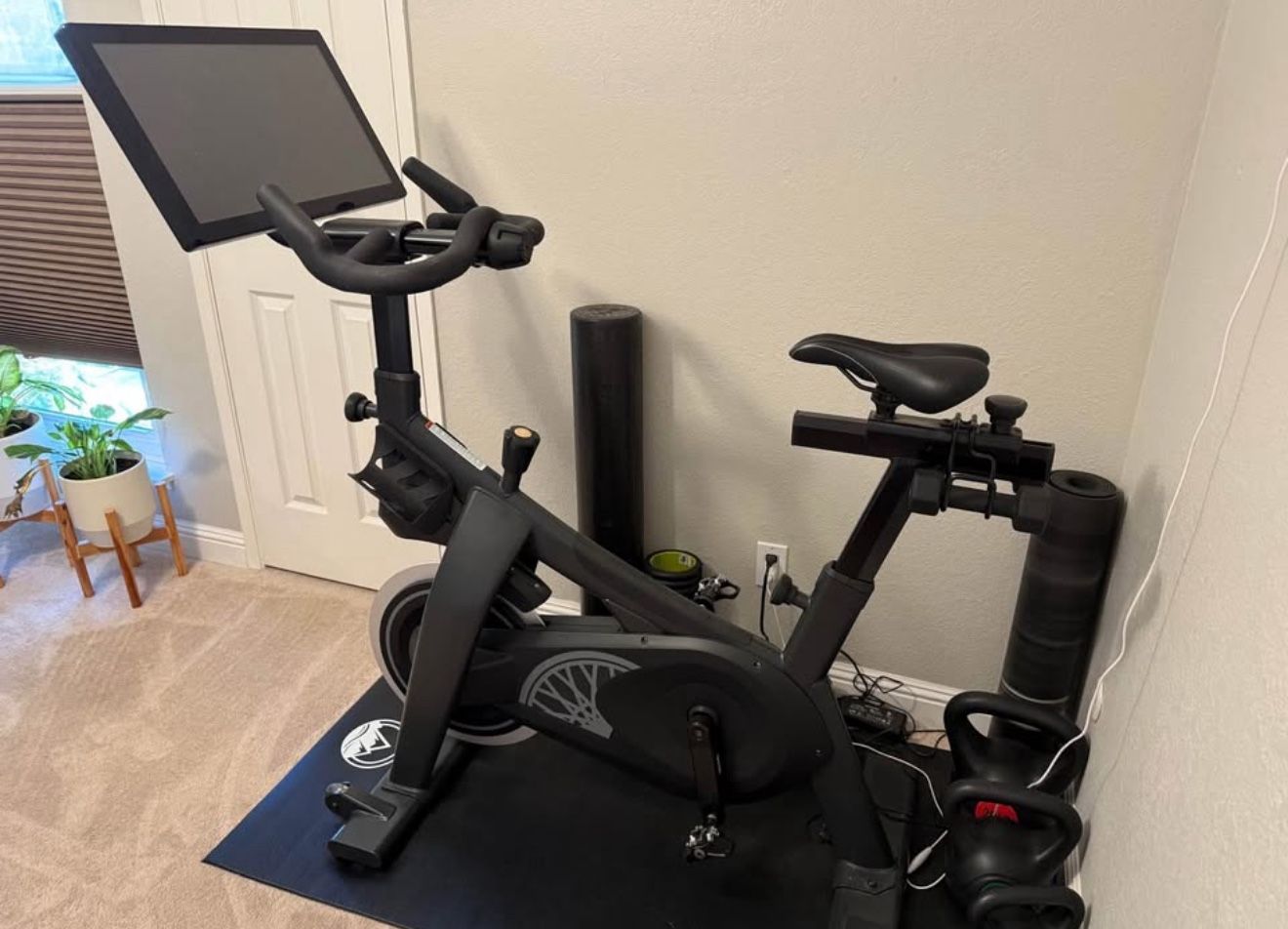 Stationary exercise bike