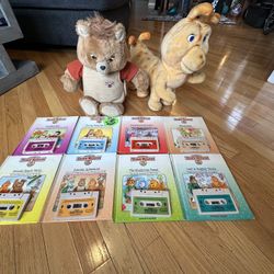 Vintage 1985 worlds Of wonder Teddy Ruxpin (WORKS), Grubby & 8 Books w Tapes
