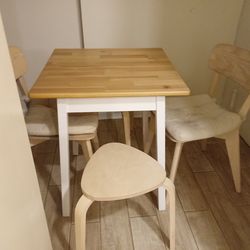 4 chairs and 1 table