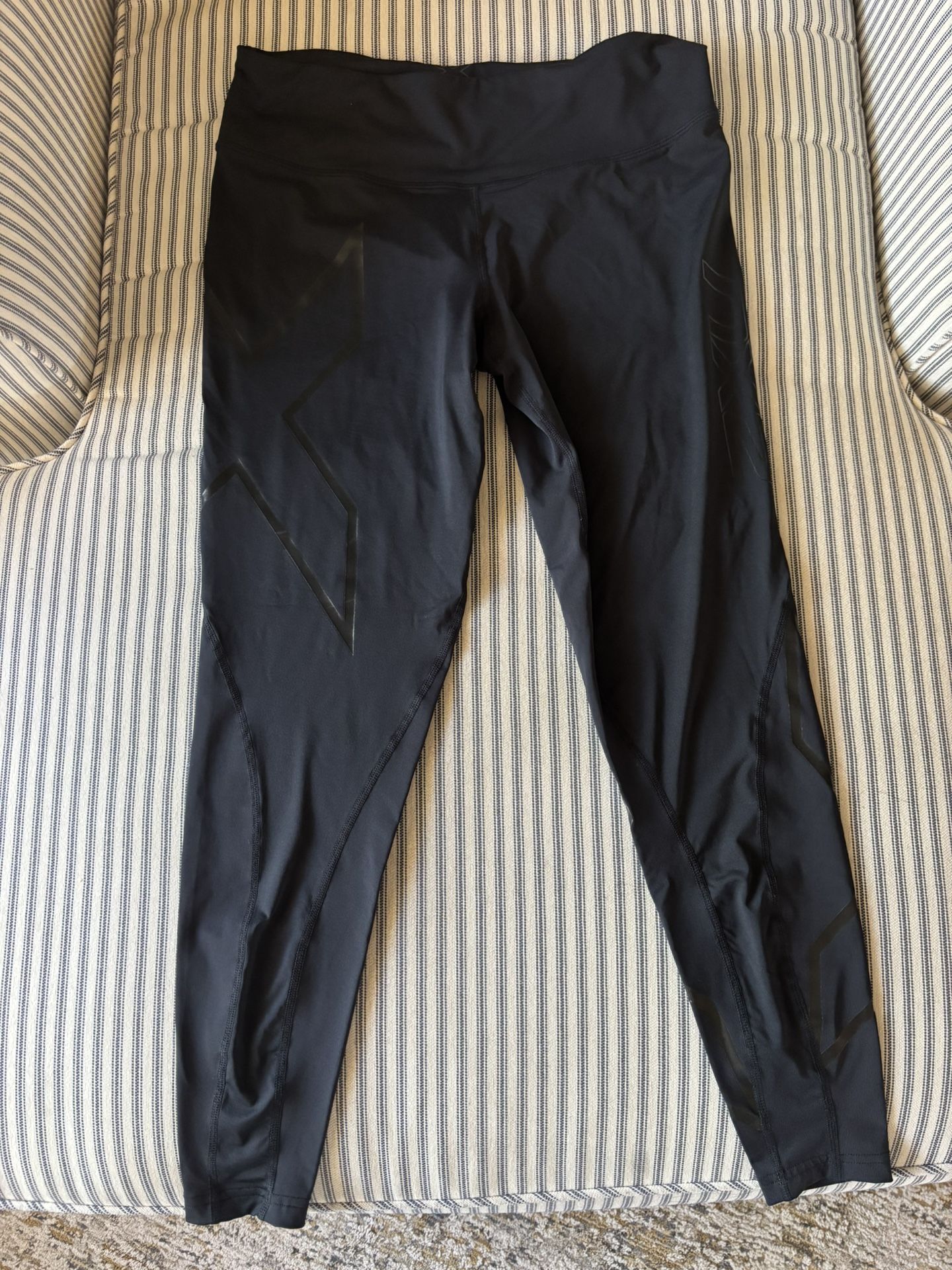 2XU Compression Tights Size Large In Black