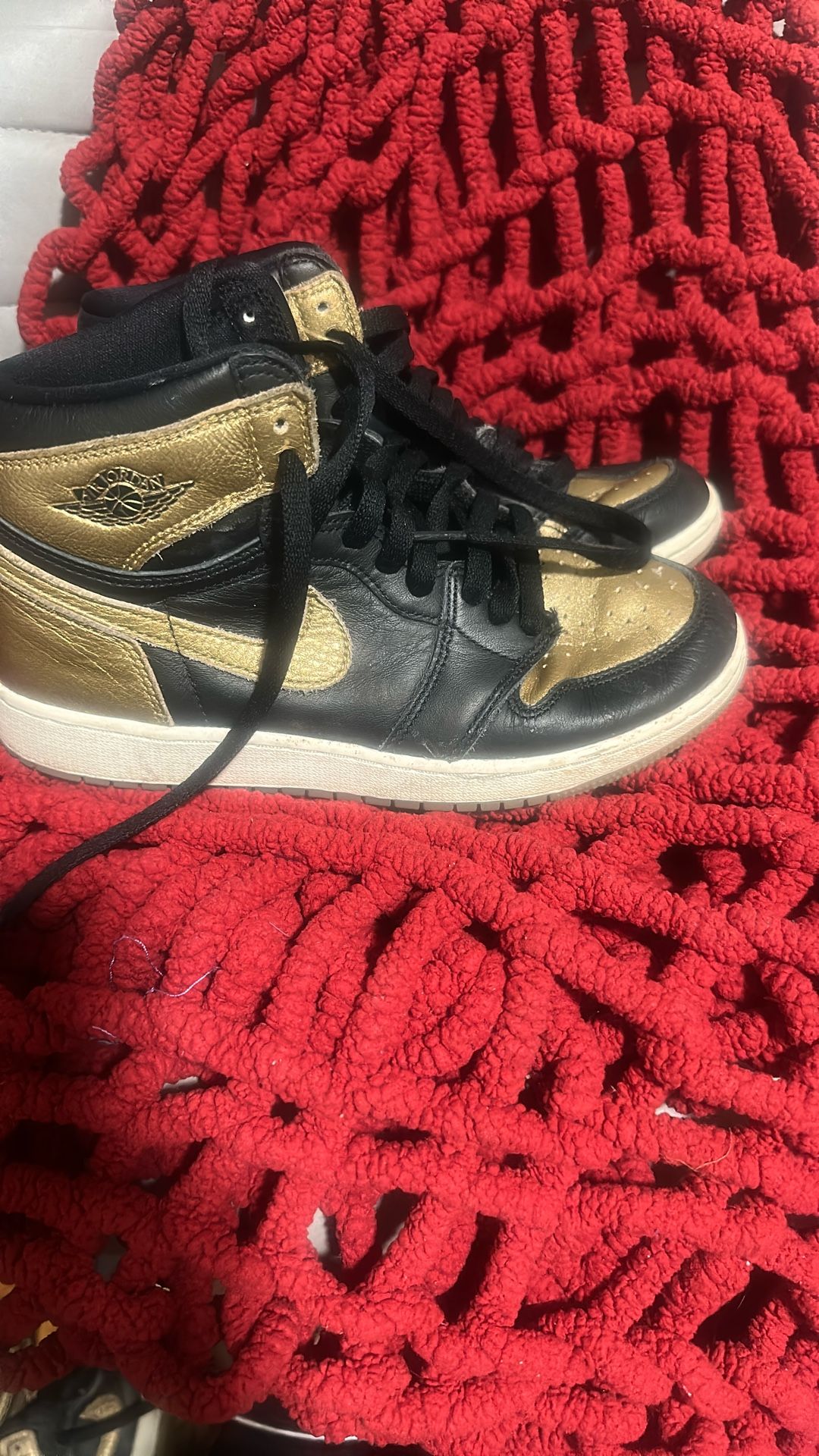 2024 Air Jordan 1 Retro High OG 'Black Gold'