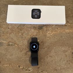 Apple Watch 40MM Black - 2023 model SE 2nd Gen 