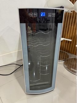 Wine cooler / wine fridge