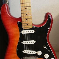 Electric Guitar Fender Stratocaster Like New