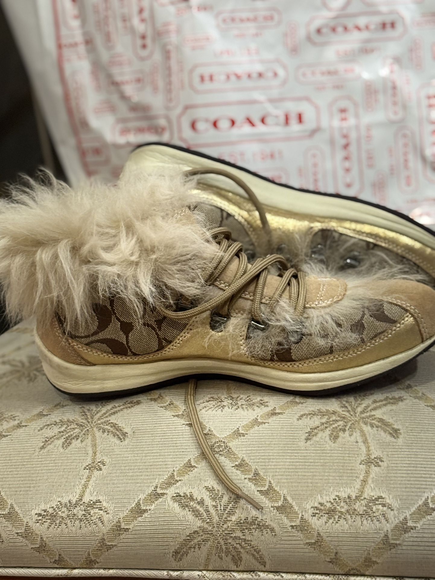 Vintage COACH COLETTE LOGO FABRIC Mongolian Lamb LINING Women's Size 9 ANKLE BOOT - NEW, Never Worn