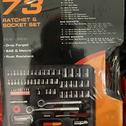 RATCHET & SOCKET SET