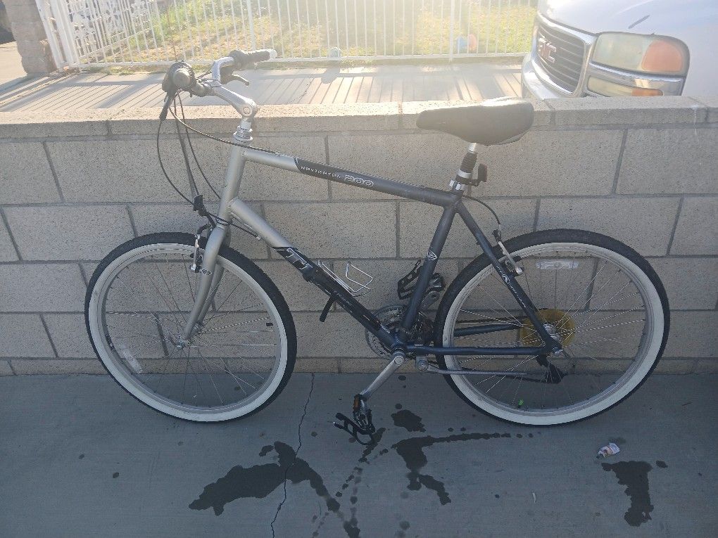 Men's 26" Aluminum Trek Navigator 200 City Bike