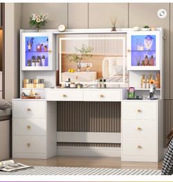 Large Vanity , new in box (Sherman oaks , 91403)