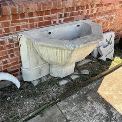 Large Cast Stone Flower Pot  No Cracks Willing To Negotiate Must pick Up